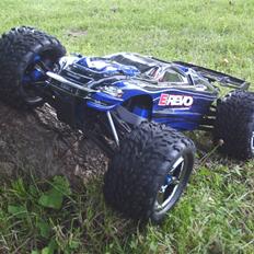 Off-Roader E-REVO MED MAMBA MONSTER 