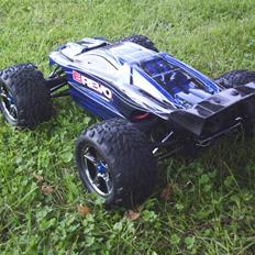 Off-Roader E-REVO MED MAMBA MONSTER 