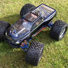 Bil Traxxas T-maxx 3,3 solgt