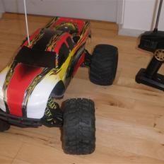 Off-Roader Traxxas T-max