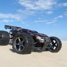 Bil Traxxas E-revo Brushless 