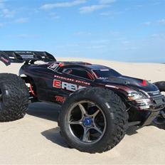 Bil Traxxas E-revo Brushless 