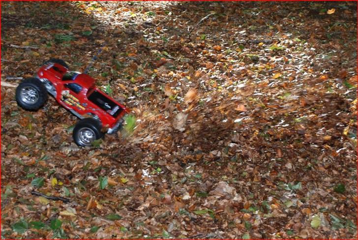 Bil Rustler VXL (SOLGT) - En tur i skoven billede 7