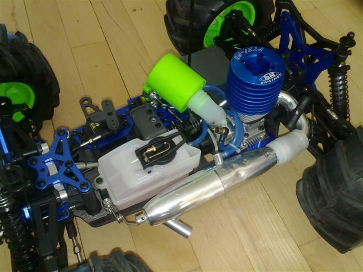 Bil HSP Tornado 3,5 ccm - Motor tæt på. billede 2