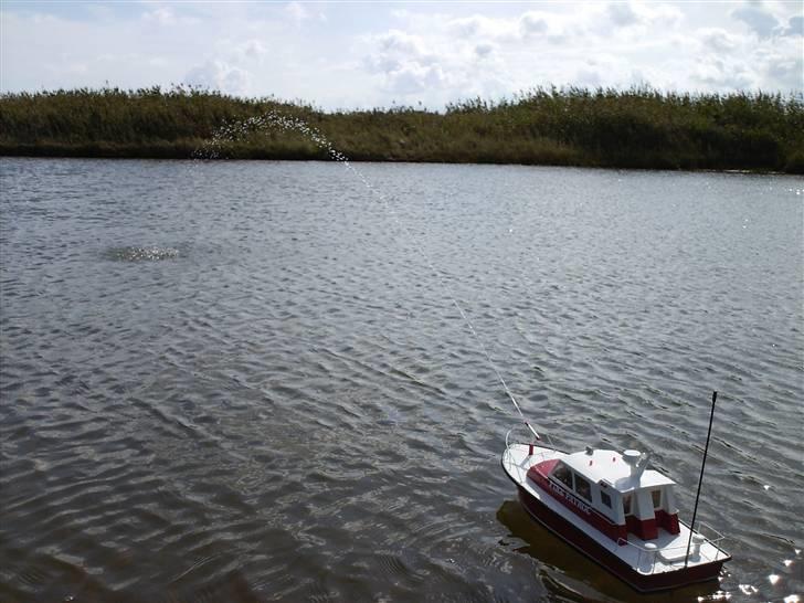 Båd brandbåd - kan sprøjte langt billede 5