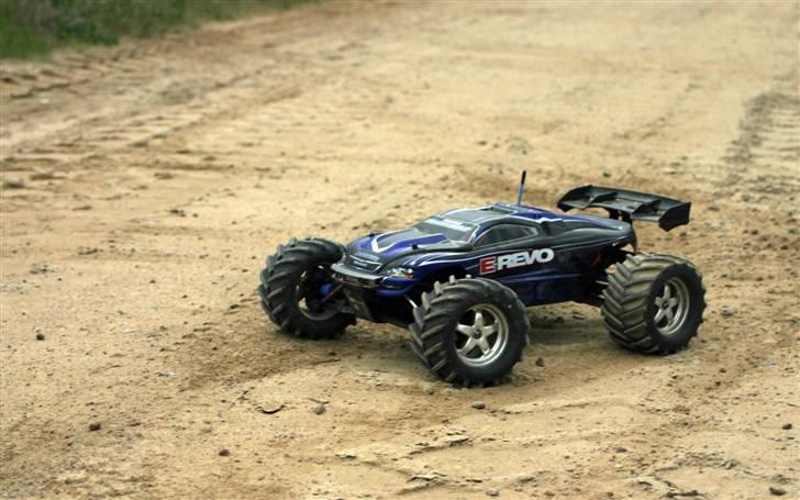 Off-Roader traxxas e revo Brushless billede 2