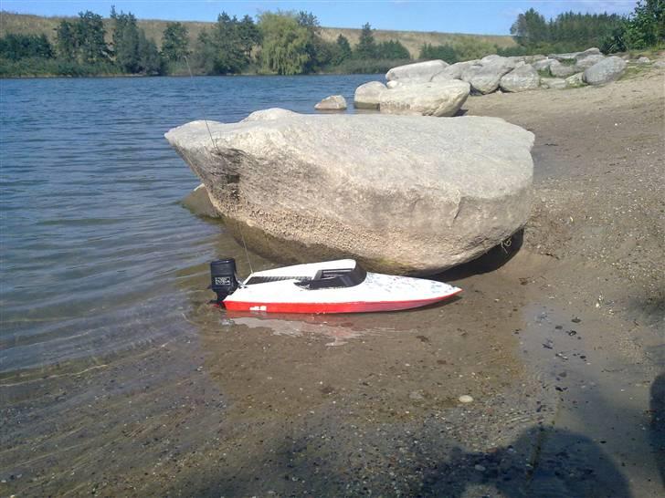 Båd Robbe Prinzess "Druknet"  - Som båden ser ud nu, ( DEN ER CRAZY PÅ VANDET! ) Komplet brushless system monteret på den fra en stealt 09. Se mere under fotoalbum.... billede 1