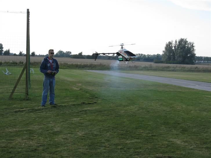 Helikopter JR Vibe 50 3D Pro - Prøver det nye legetøj i 9 m/s, hvor den flyver uden problemer billede 15