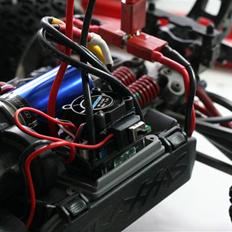 Bil Traxxas   1/16      SOLGT