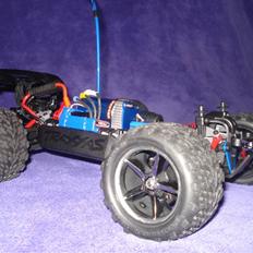 Off-Roader Traxxas Revo VXL 1/16