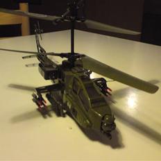 Helikopter apache ah-64 