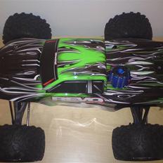 Bil Traxxas Revo 3,3