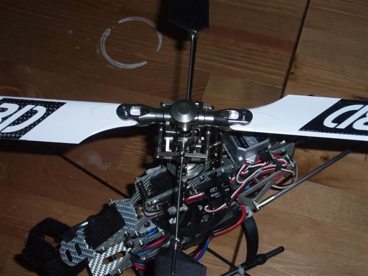 Helikopter shark Titan v3 - alu rotorhoved/dele  billede 2