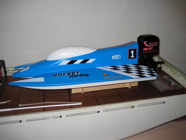 Båd       Graupner RED ROCKET F1 - ikk så pænt med hvidt glas, så det blev fjernet... billede 2