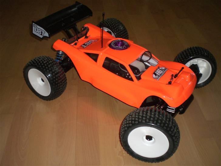 Off-Roader Hot Bodies D8T Truggy  billede 1