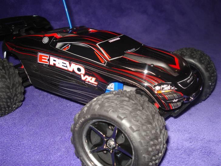 Off-Roader Traxxas Revo VXL 1/16 billede 2