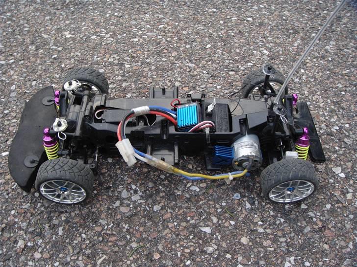 Bil HBX Drift Mustang - Det er den samme bil, bare med standart motor og andre hjul. billede 14