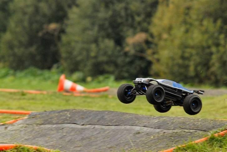 Off-Roader e-revo brushless solgt billede 18