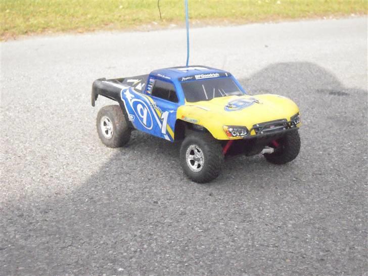 Bil traxxas 1/16 slash solgt billede 2