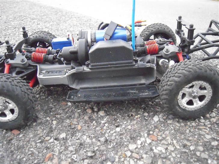 Bil traxxas 1/16 slash solgt - batterytray billede 10