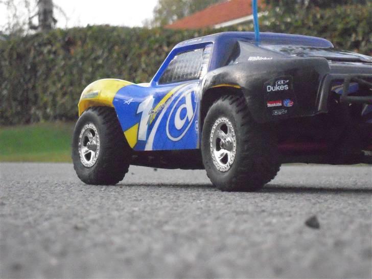 Bil traxxas 1/16 slash solgt billede 18