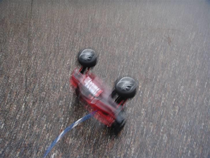 Off-Roader Traxxas E-Revo 1:16 VXL - "Se, jeg kan køre på to hjul!" billede 17