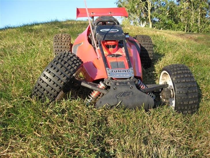 Buggy Solgt : FG Baja 2WD  - Auw.... Hvem gemmer håndboldstore sten i græsset???? billede 9