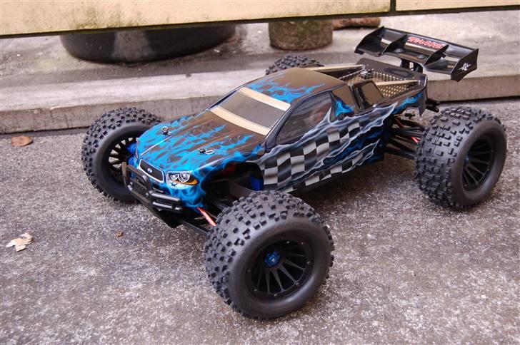 Off-Roader  E-revo Brushless Edition - Solgt 3. august 2010............................................Som den står idag den 11. April :D billede 1