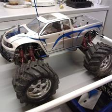 Bil Traxxas T-maxx 3,3 Årg.?
