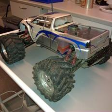 Bil Traxxas T-maxx 3,3 Årg.?