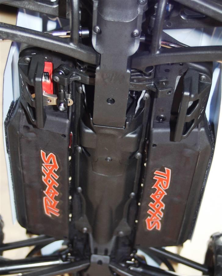 Off-Roader Traxxas E-Revo Brushles - Singel servo med alu horn billede 3