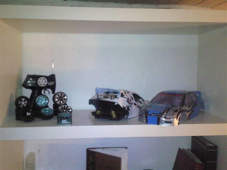 Bil Hai Bo Xing onroad DØD!  - så gav konen mig endelig lov til at få en hylle i stuen til mit legeøj ;) billede 1