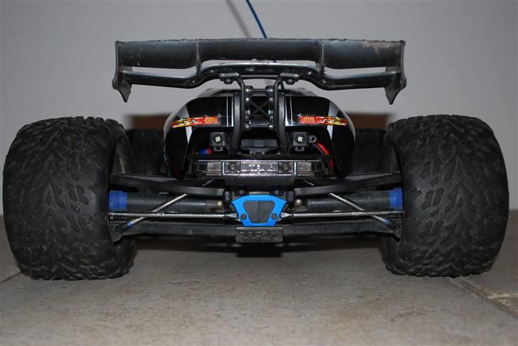 Bil TRAXXAS E-REVO solgt billede 2