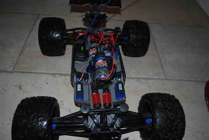 Bil TRAXXAS E-REVO solgt billede 5