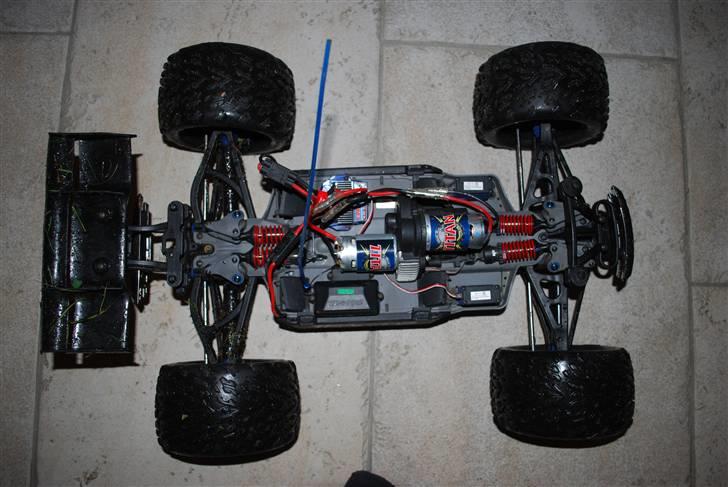 Bil TRAXXAS E-REVO solgt billede 6