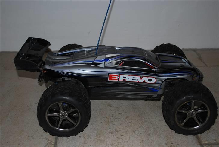 Bil TRAXXAS E-REVO solgt billede 7