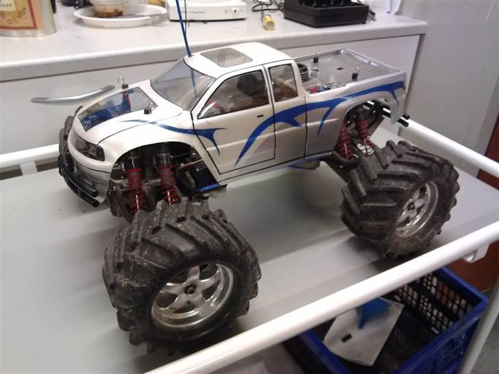 Bil Traxxas T-maxx 3,3 Årg.? billede 1
