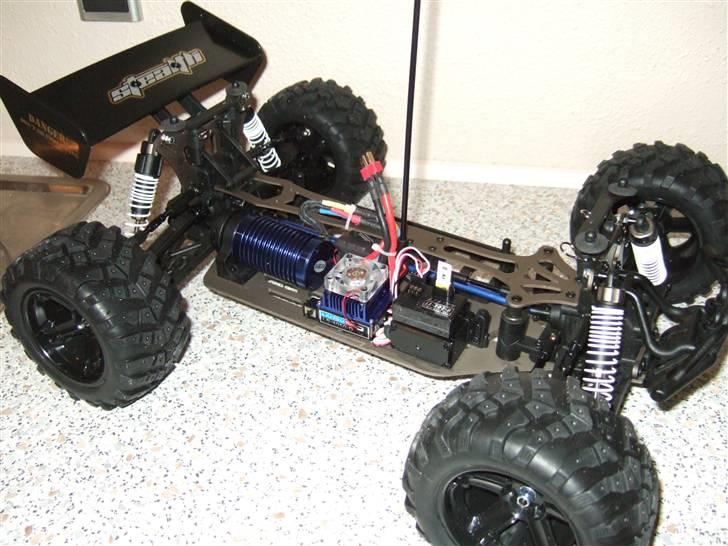 Off-Roader Stealth X09 Truggy Brushl - Den er bare så lækker :-) billede 8