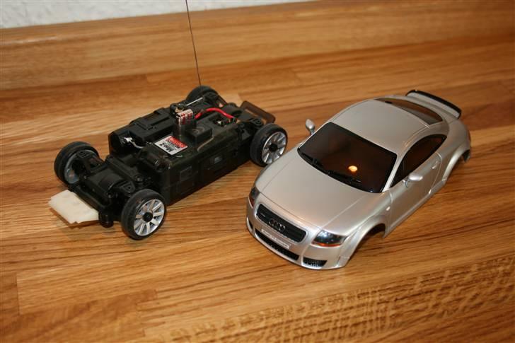 Bil Kyosho Mini-z MA-010 - Sølvmetalik Audi TT Coupé  3.2 Quattro S-Line karosseri & Mini-Z AWD MA-010 Chassis billede 8