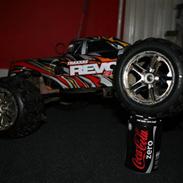 Off-Roader Traxxas Revo 3.3