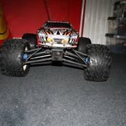 Off-Roader Traxxas Revo 3.3