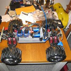 Off-Roader E-MAXX