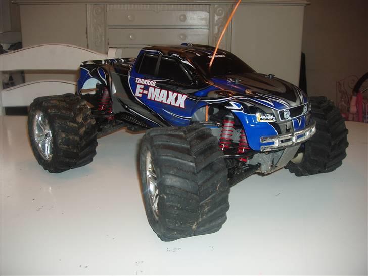 Bil E-Maxx (solgt) billede 1