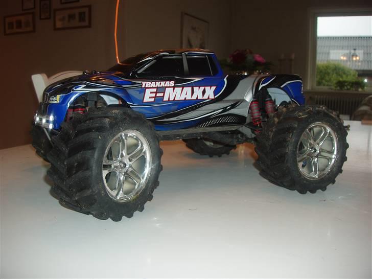 Bil E-Maxx (solgt) billede 3