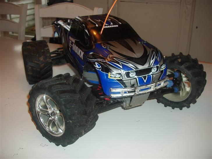 Bil E-Maxx (solgt) billede 4