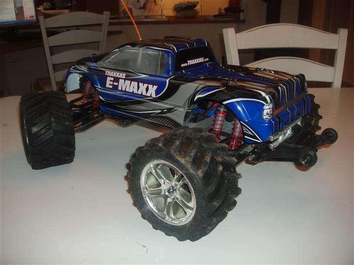 Bil E-Maxx (solgt) billede 5