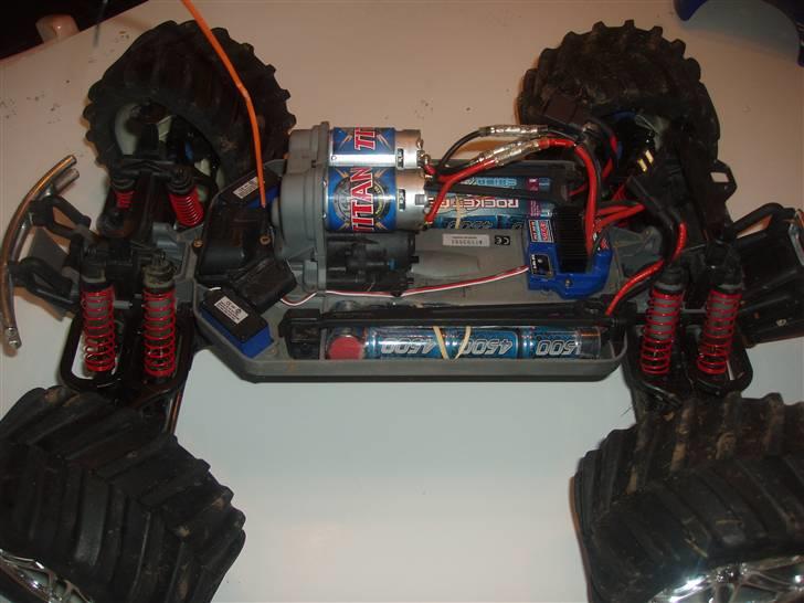 Bil E-Maxx (solgt) billede 7