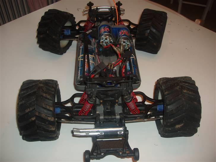 Bil E-Maxx (solgt) billede 8