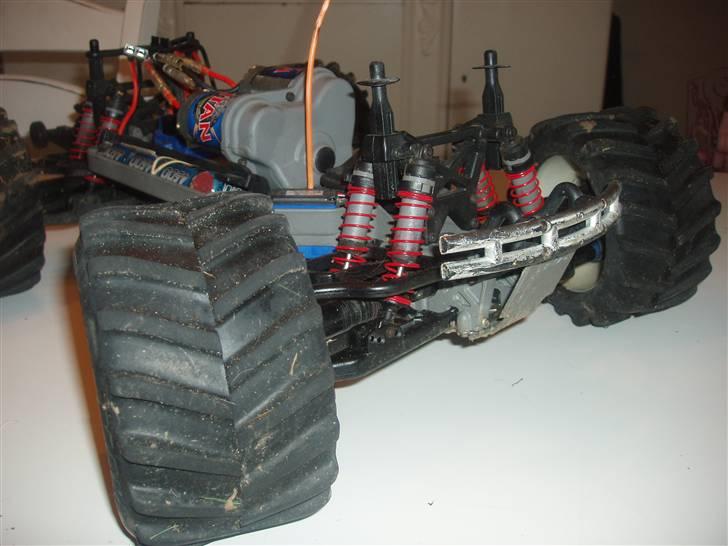 Bil E-Maxx (solgt) billede 9