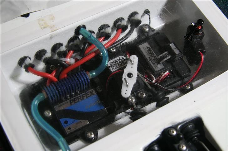 Båd Kyosho twinstorm 800 billede 5